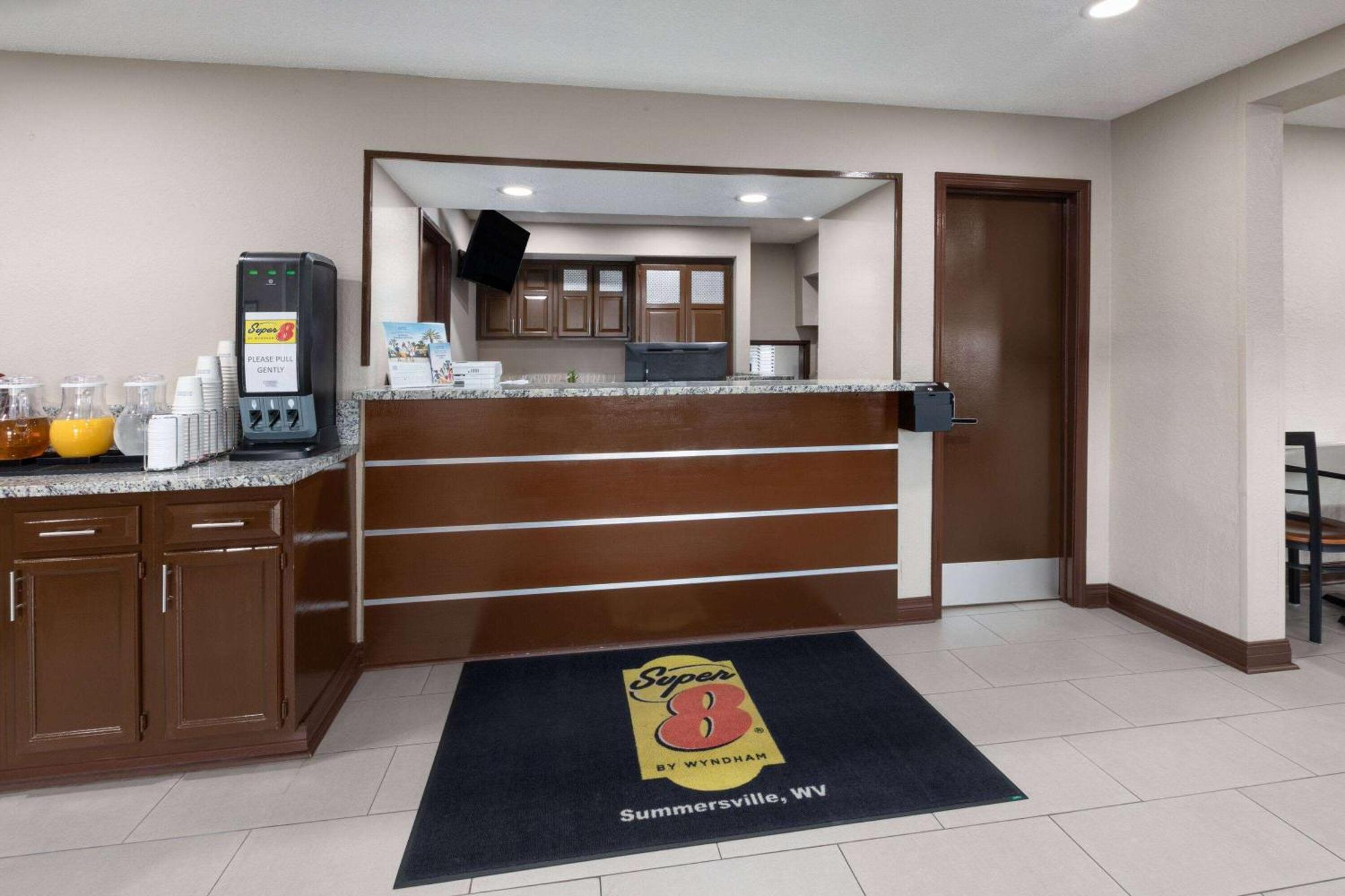 Super 8 By Wyndham Summersville - New River National Park Екстериор снимка