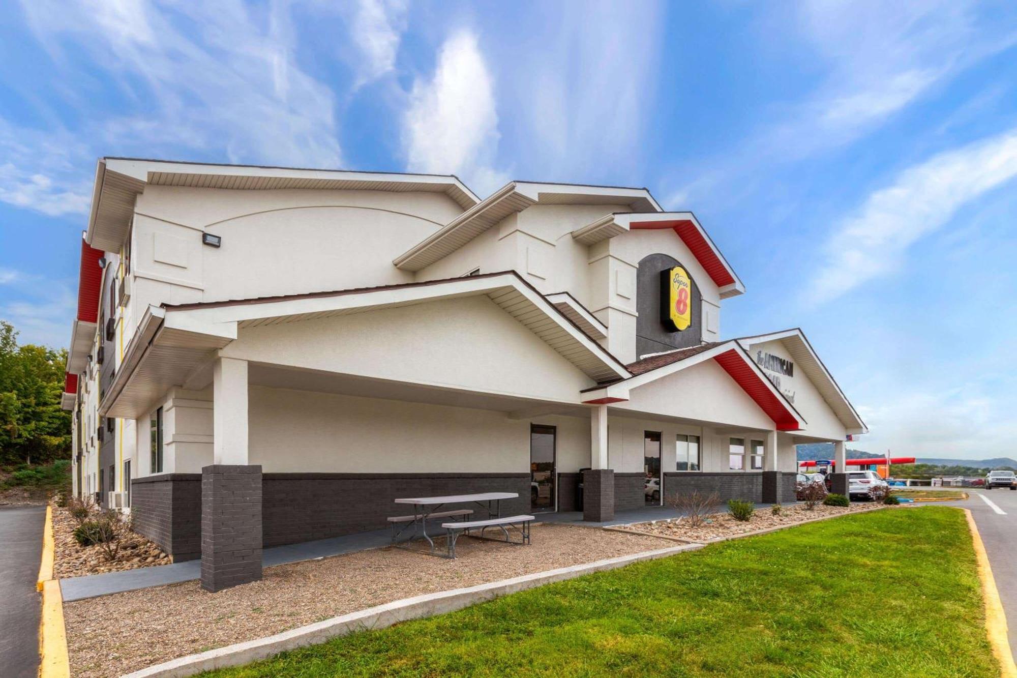 Super 8 By Wyndham Summersville - New River National Park Екстериор снимка