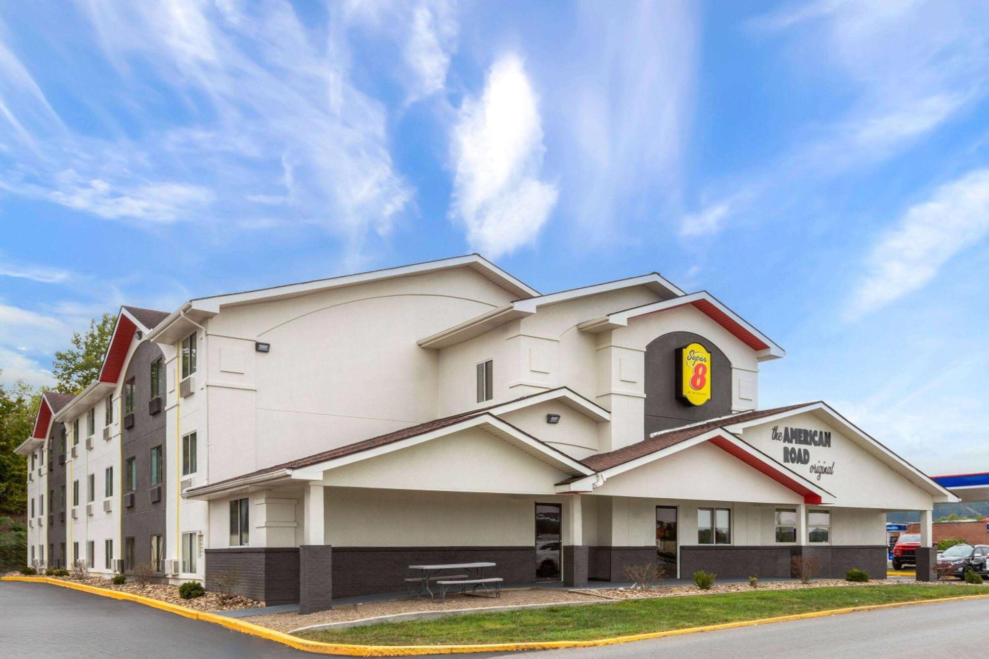 Super 8 By Wyndham Summersville - New River National Park Екстериор снимка