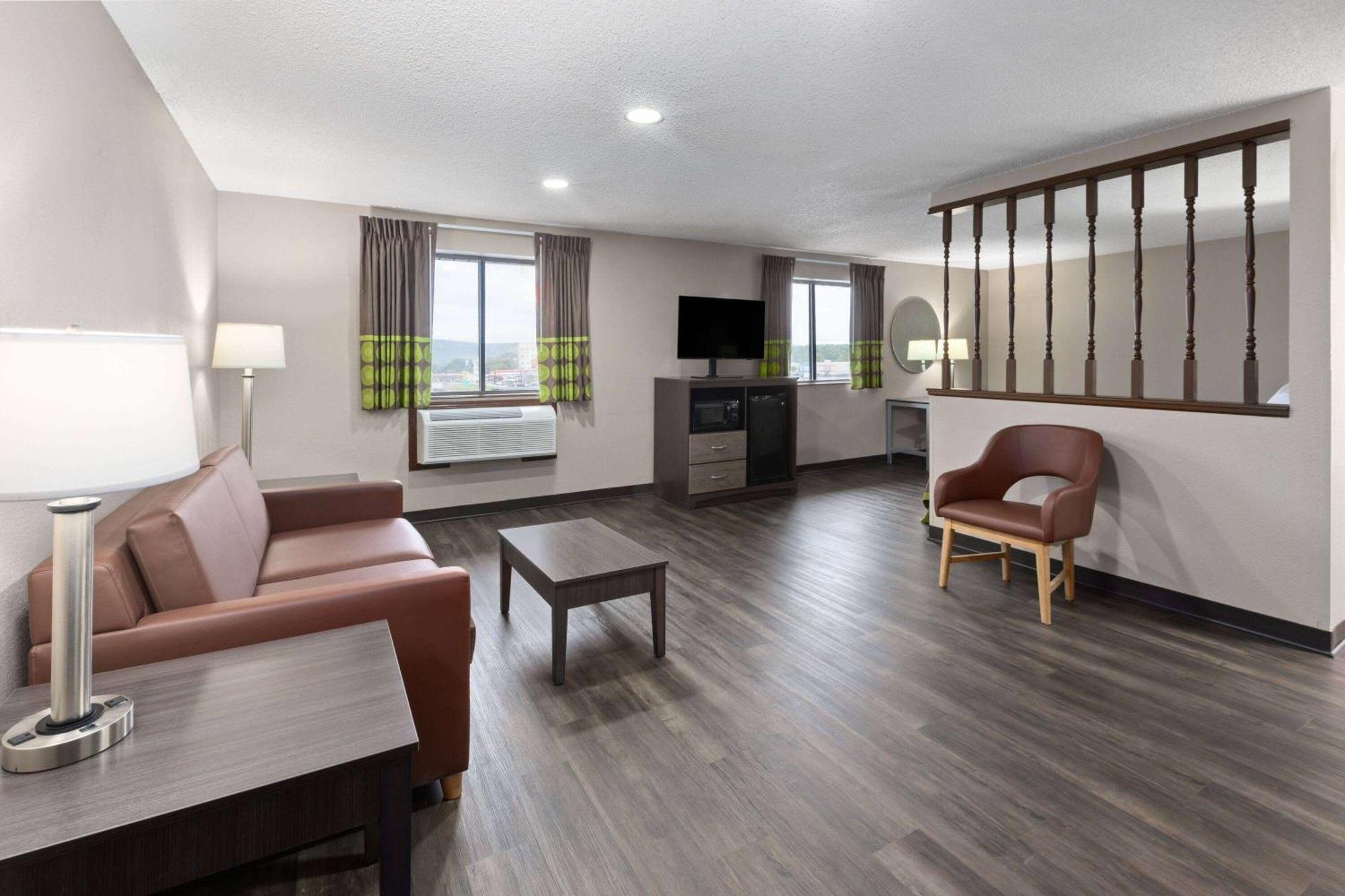 Super 8 By Wyndham Summersville - New River National Park Екстериор снимка