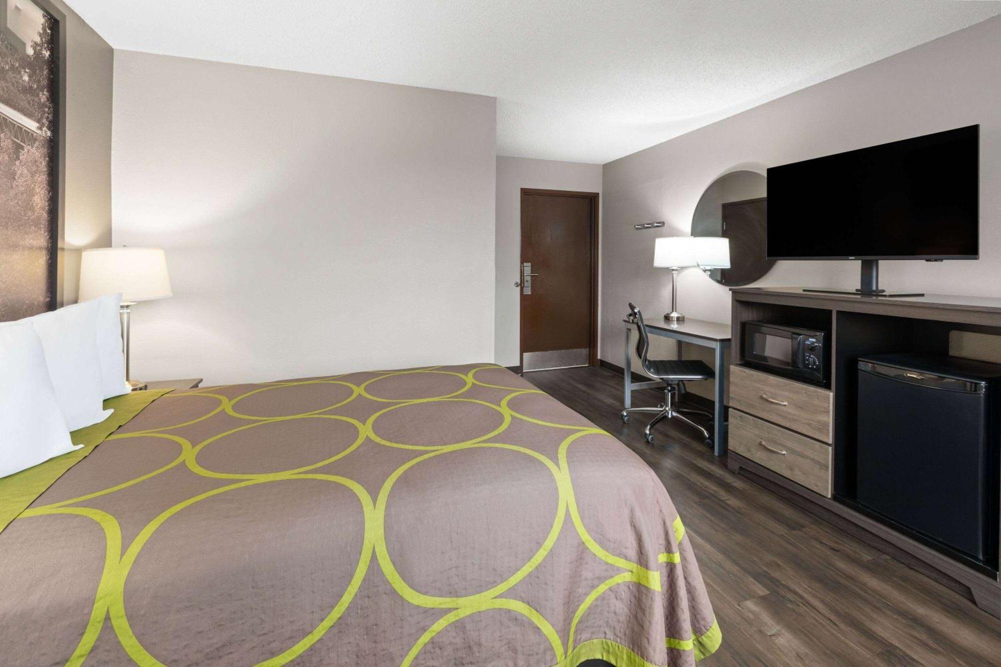 Super 8 By Wyndham Summersville - New River National Park Екстериор снимка