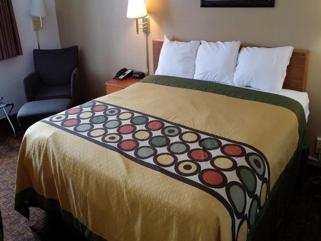 Super 8 By Wyndham Summersville - New River National Park Екстериор снимка