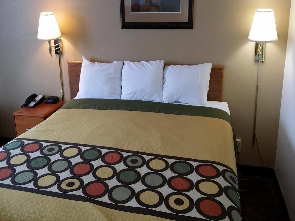 Super 8 By Wyndham Summersville - New River National Park Екстериор снимка